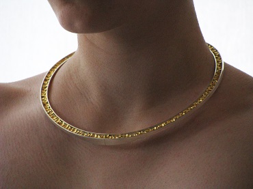 Bild Funkelnde Schmuckkunst aus Goldplättchen